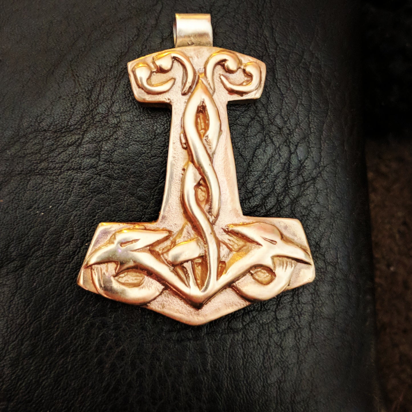 Hammer pendant