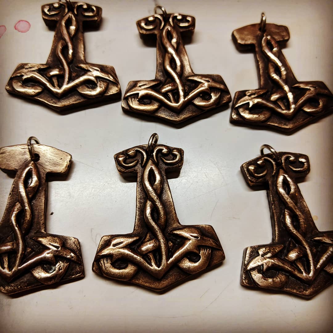 Hammer pendant